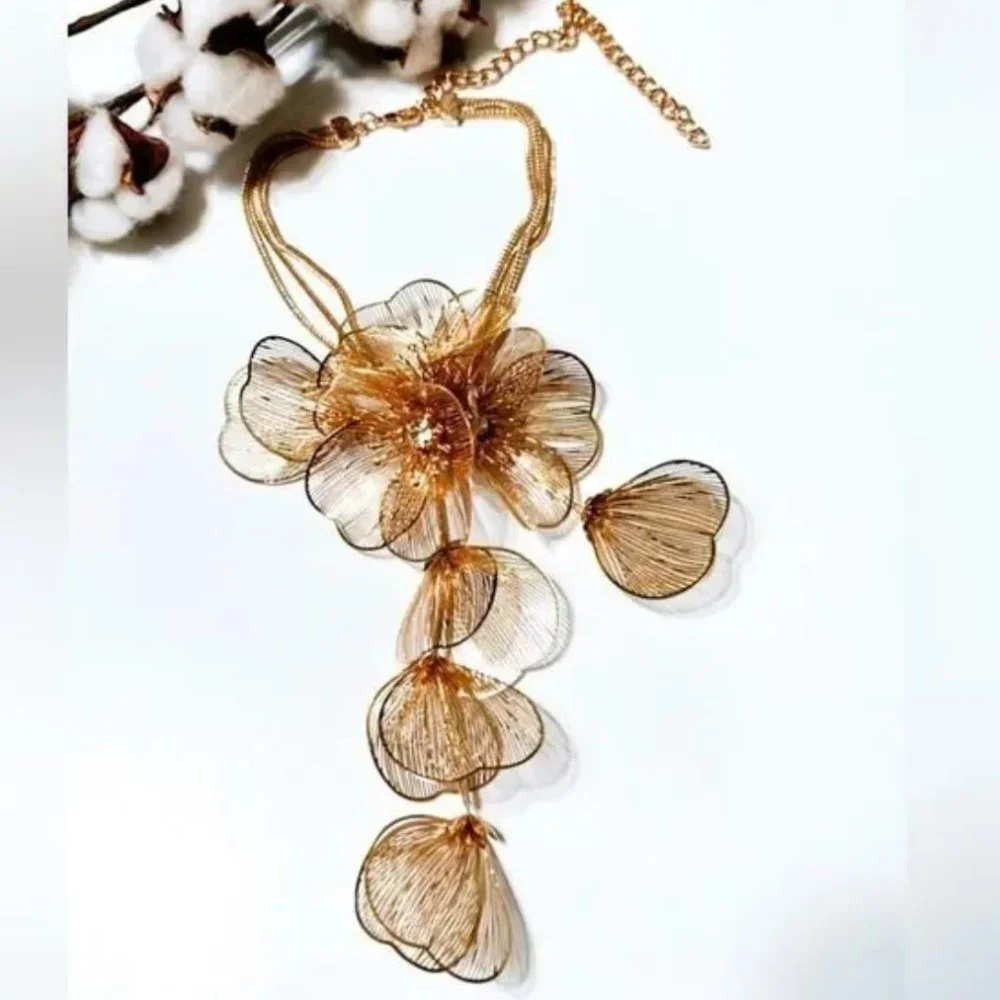 ZARA Flower drop necklace